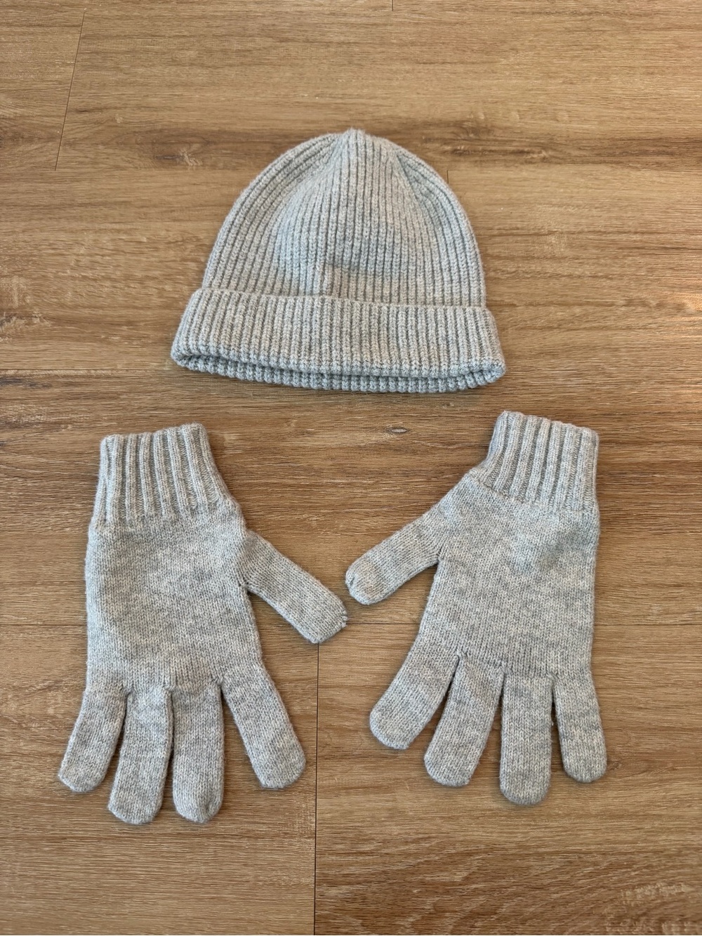 Light Gray Knit Beanie & Gloves Set